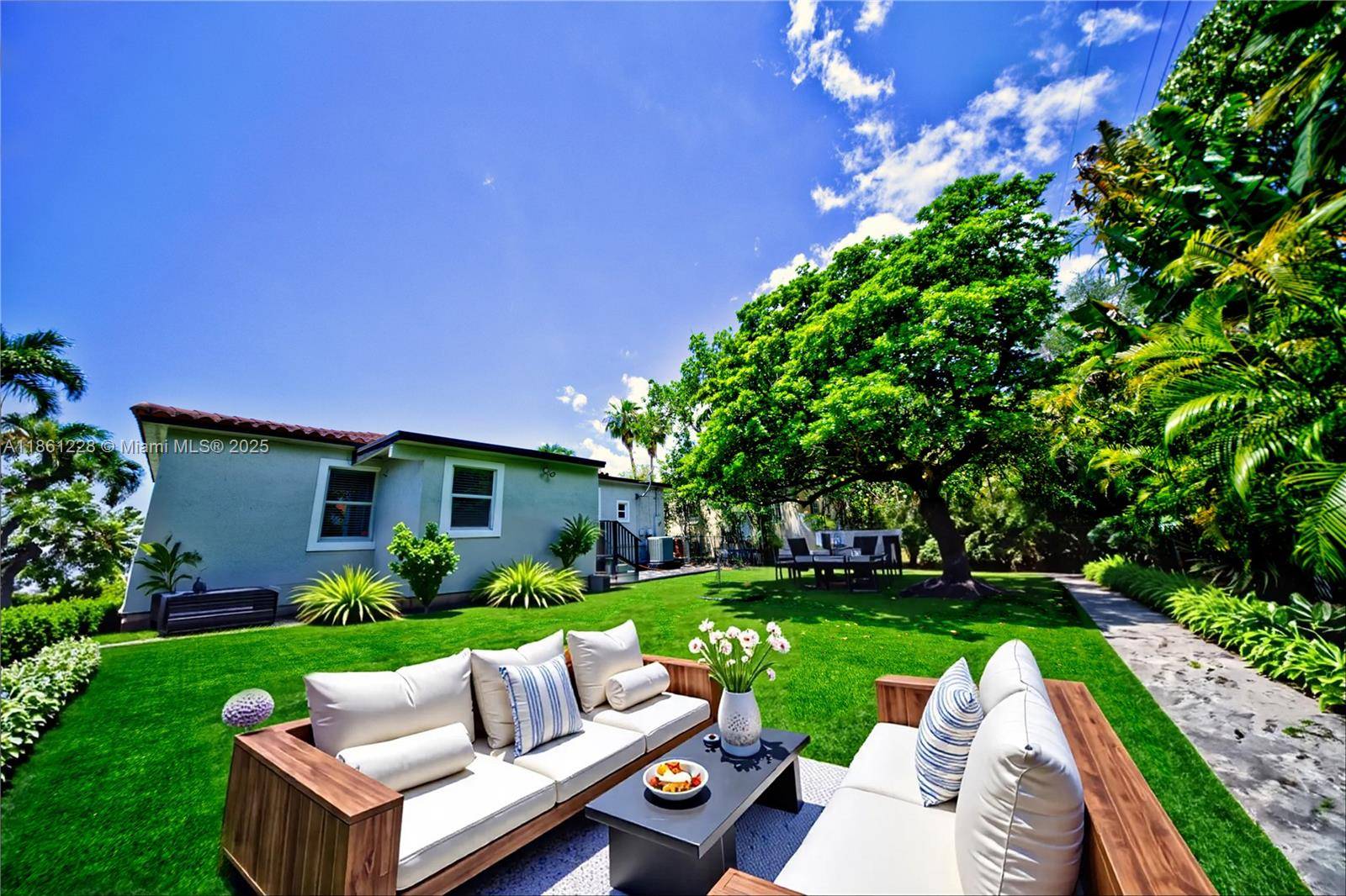 Discover the unique opportunity to own an extraordinary gem in Coral Gables for under 1M !