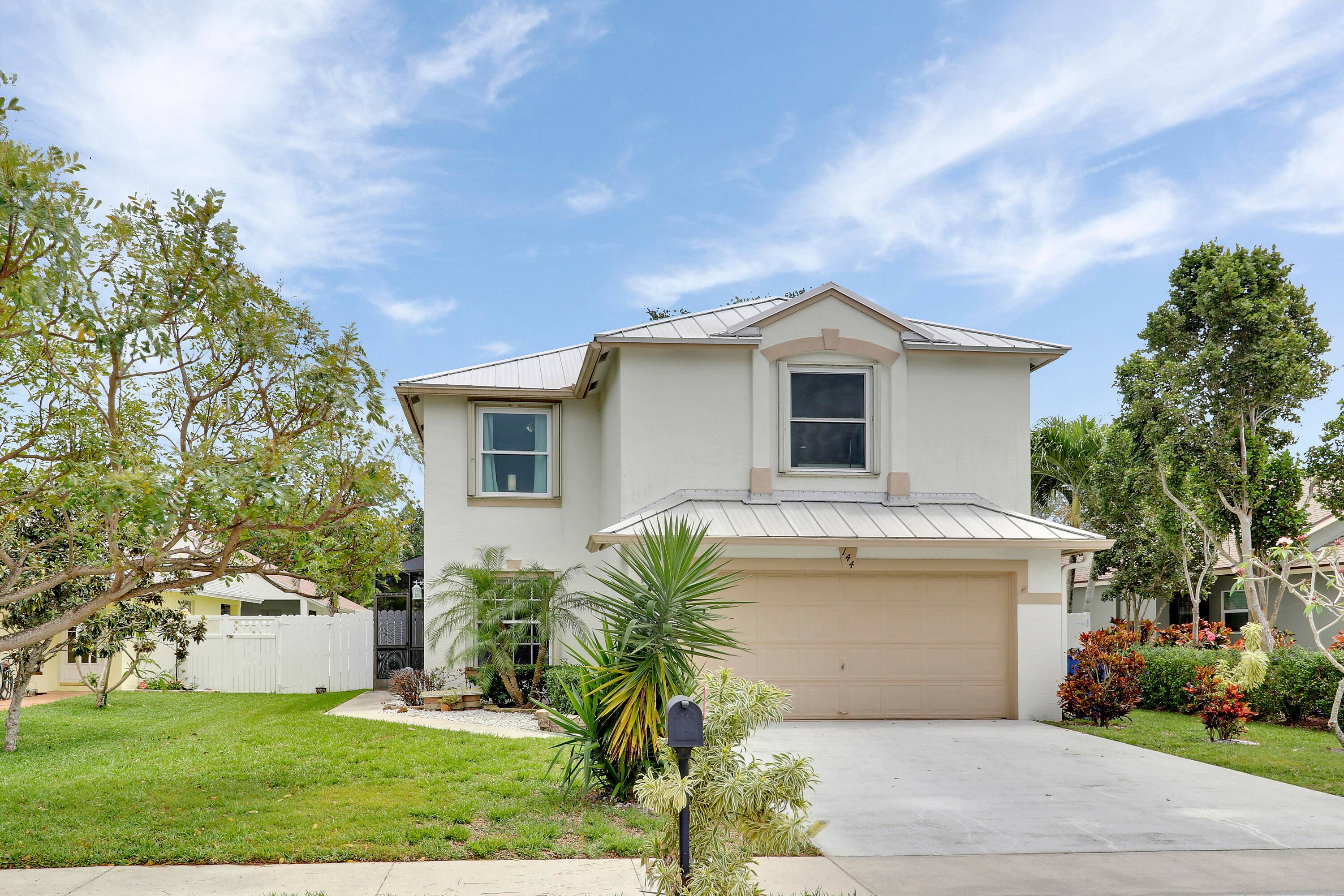 For Lease in Jupiter ! Discover the perfect place to call home in the desirable community of Pennock Landing !