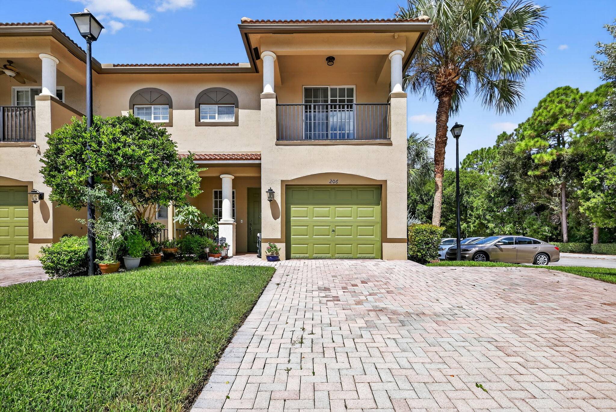 Spacious and bright 3 bedroom, 2.
