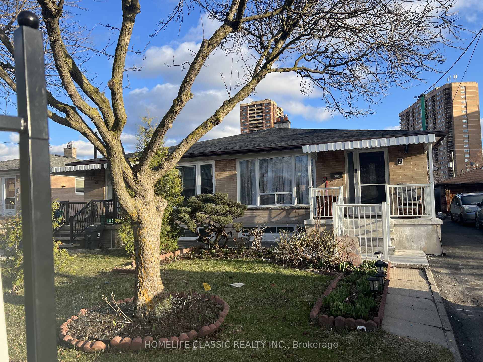Beautiful Newly painted 3 bedroom Semi detached bungalow home.