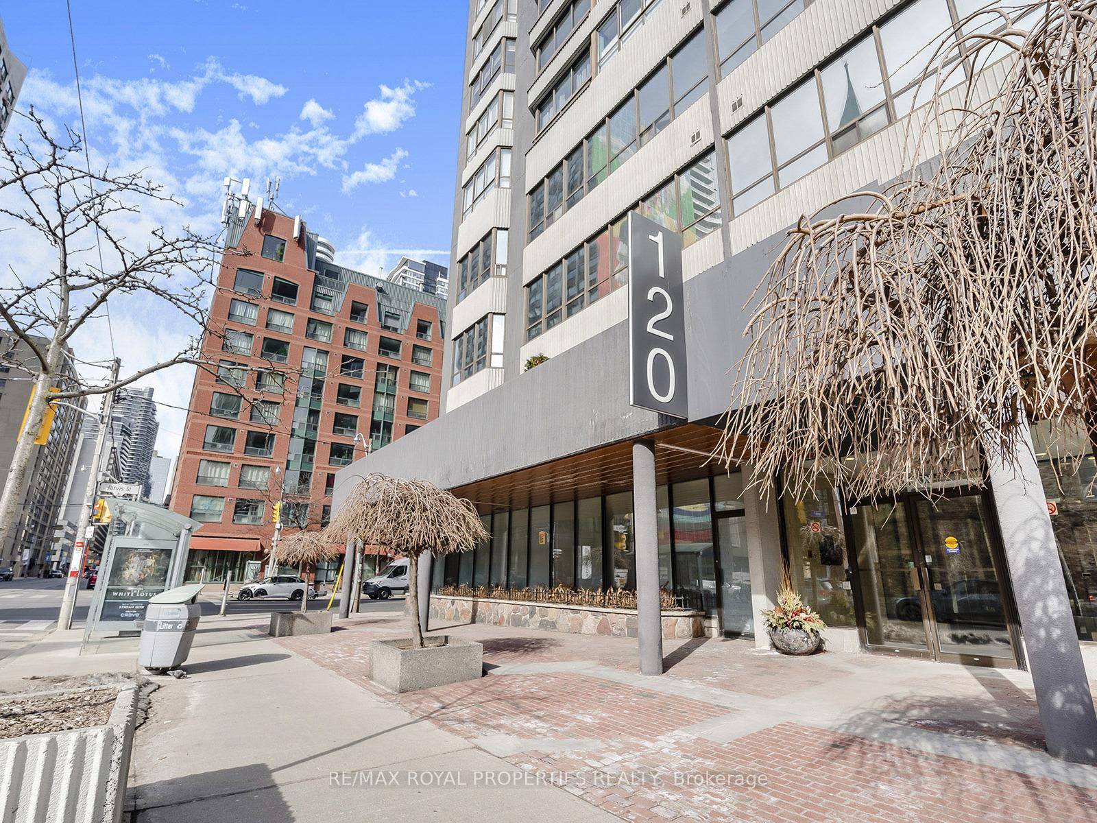 South Facing, Clean, Bright, amp ; Spacious Office, Mins Walk To College Subway Station Yonge St amp ; College St.