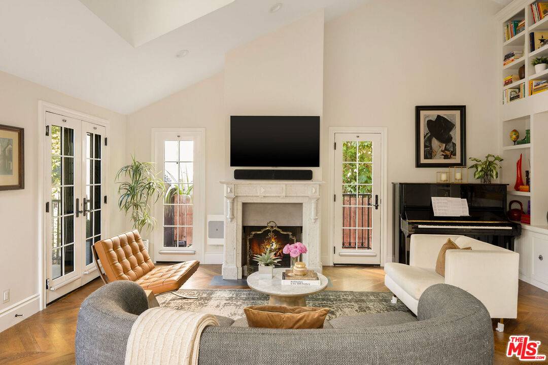 8906   Ashcroft Ave 4BR Beverly Grove La