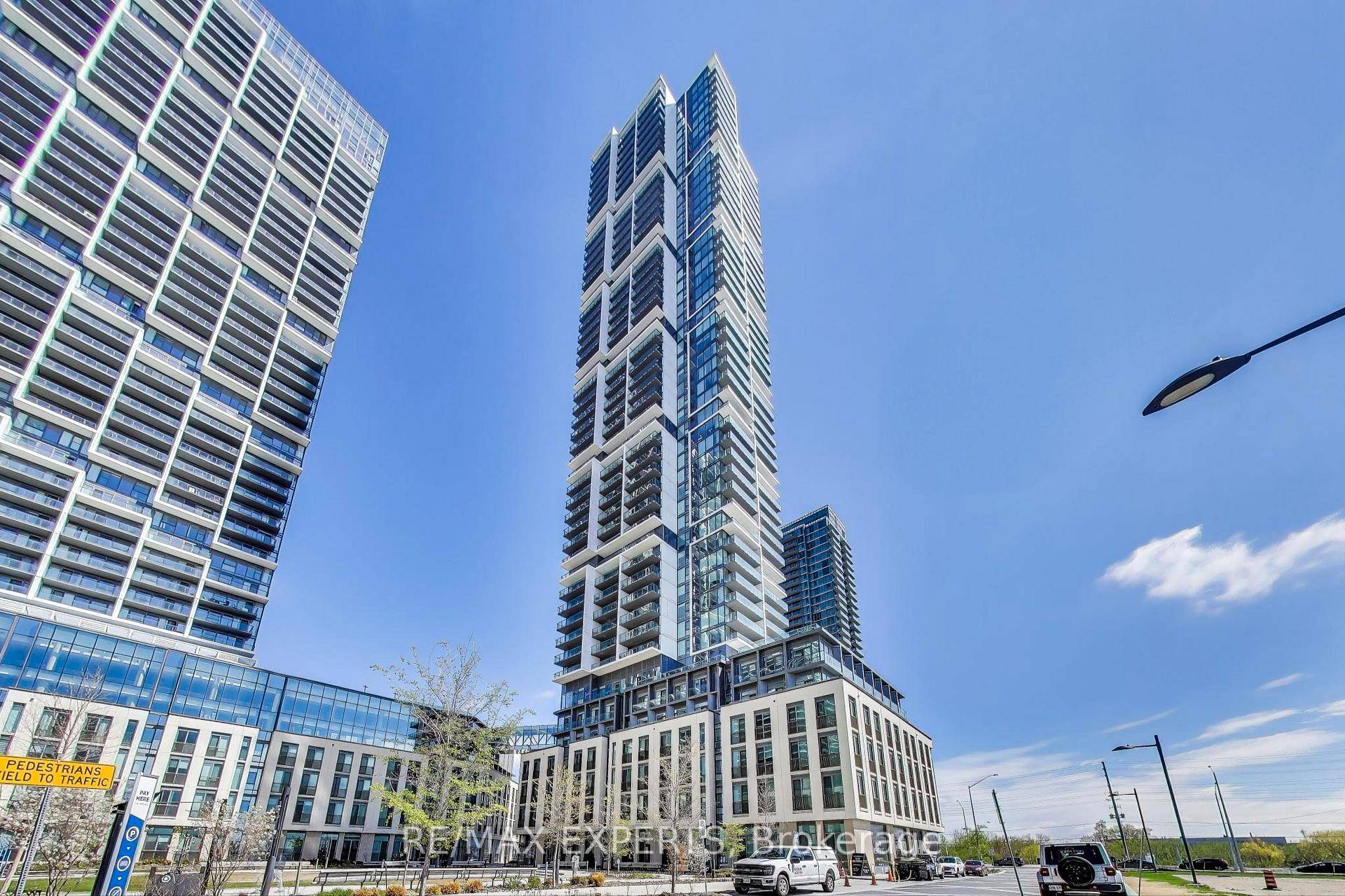 Beautiful Corner Unit 2 Bed, 2 Bath with 1 Parking amp ; Stunning City Views !