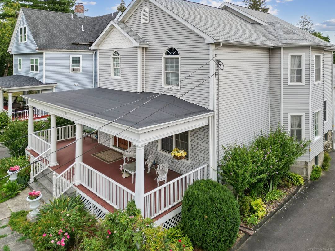 Welcome to 81 Deer Hill Ave, where space abounds elegant living begins !