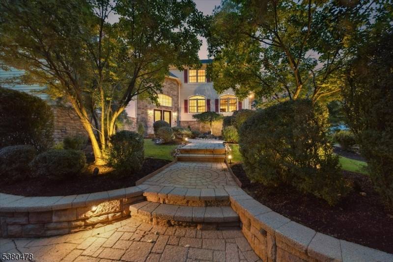 Expect to Be Impressed Immaculate Stunning 5 BR, 5.