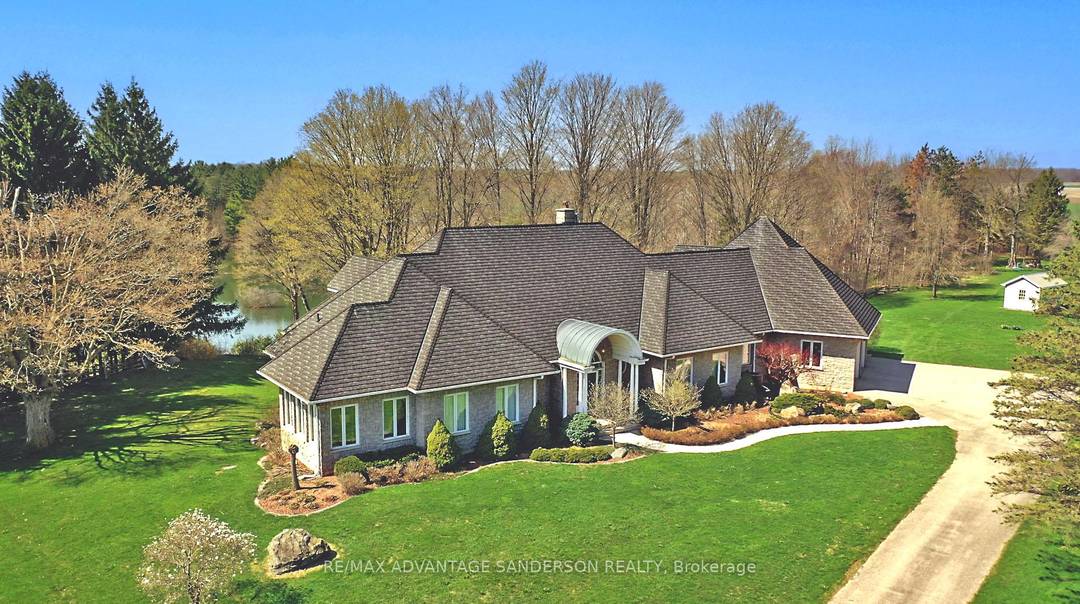 La cre me de la cre me ! 100 acre estate farm with 70 workable acres.