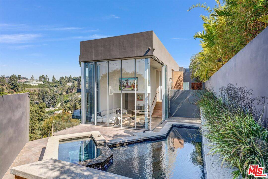 9400   Readcrest Dr 5BR Beverly Hills Post Office | B.H.P.O. La