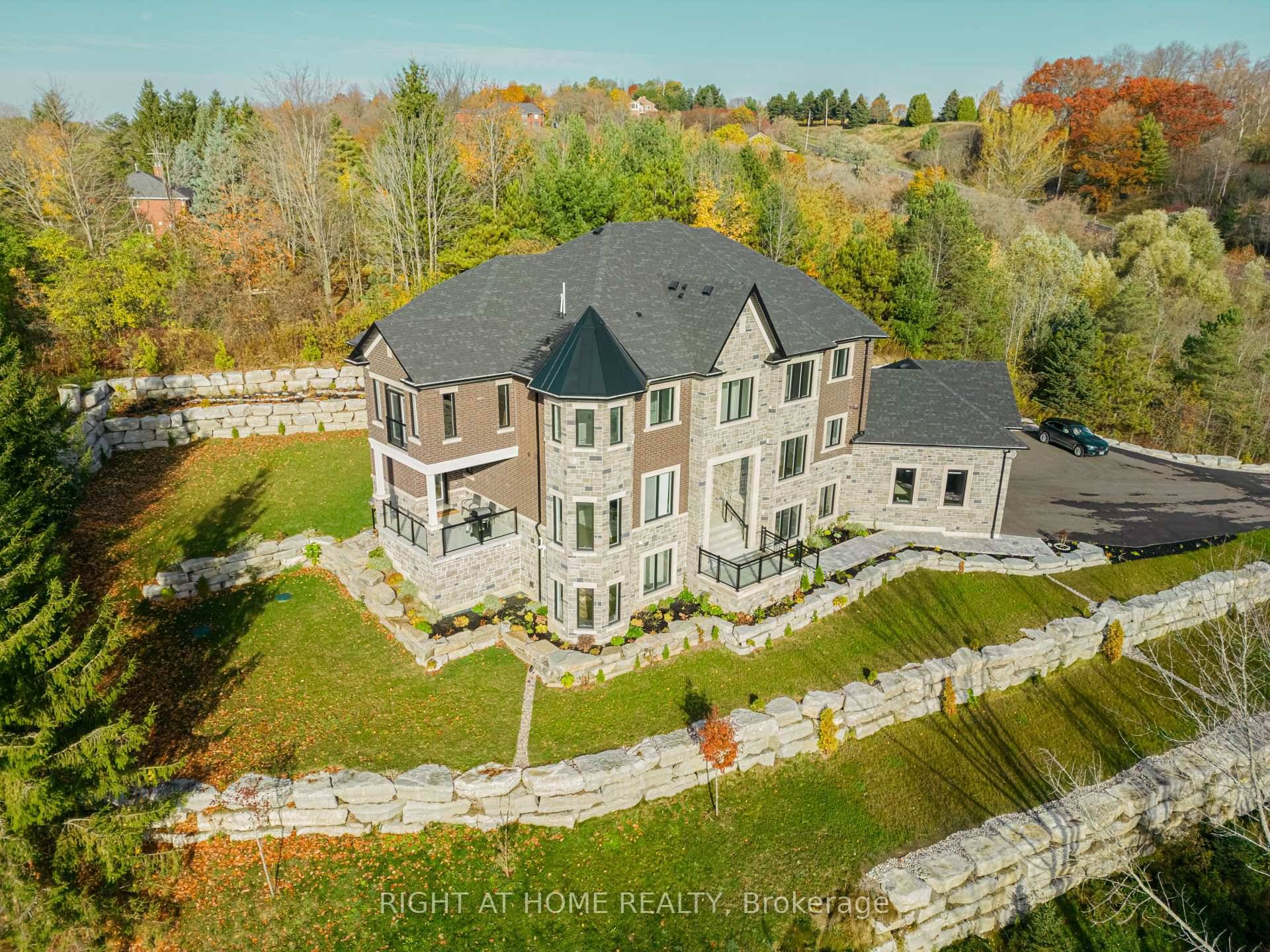 Welcome to your Dream Home nestled in the picturesque countryside of Palgrave !