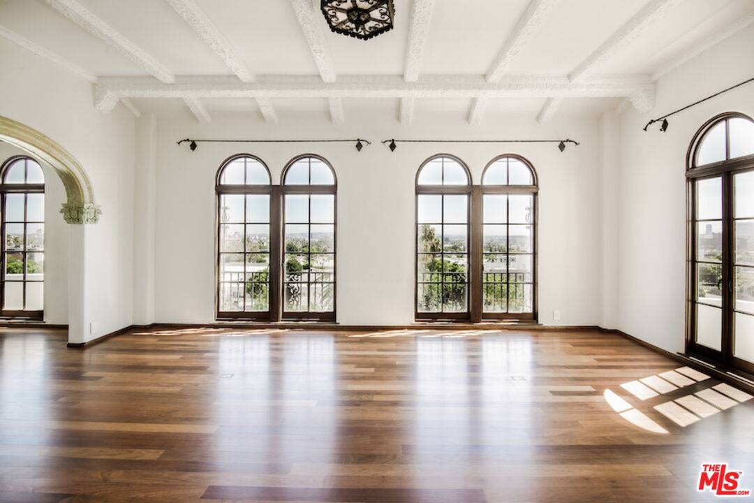 1302 Sweetzer Ave 2BR Hollywood Hills East La