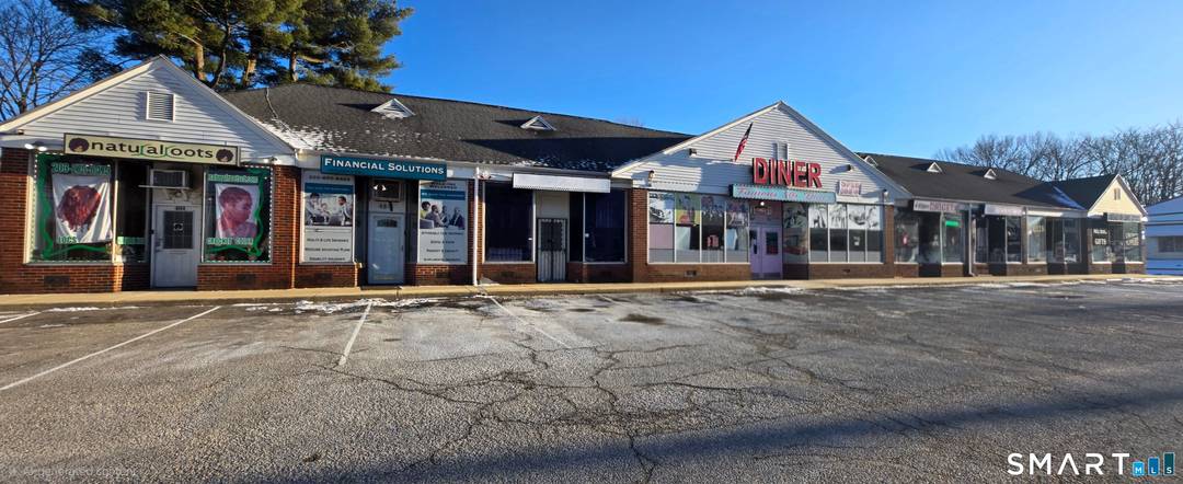 Great opportunity to own a turnkey 1950s style diner in the Treeland area.