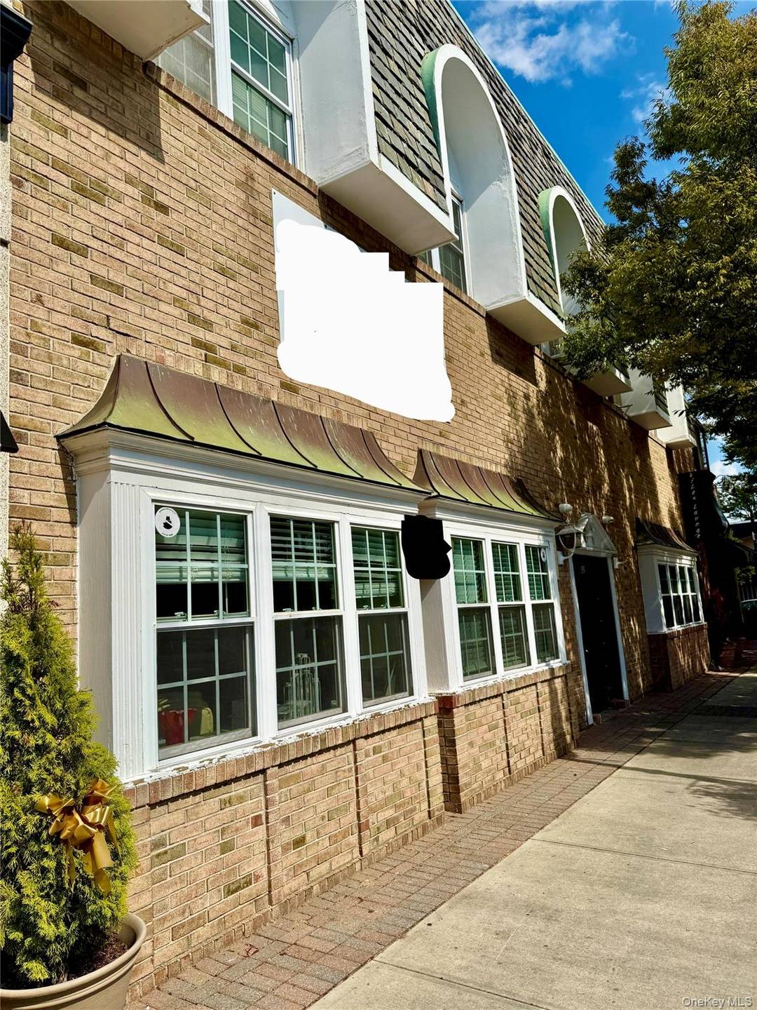 Prime 1st floor, street level office space available in the heart of Rockville Centre !