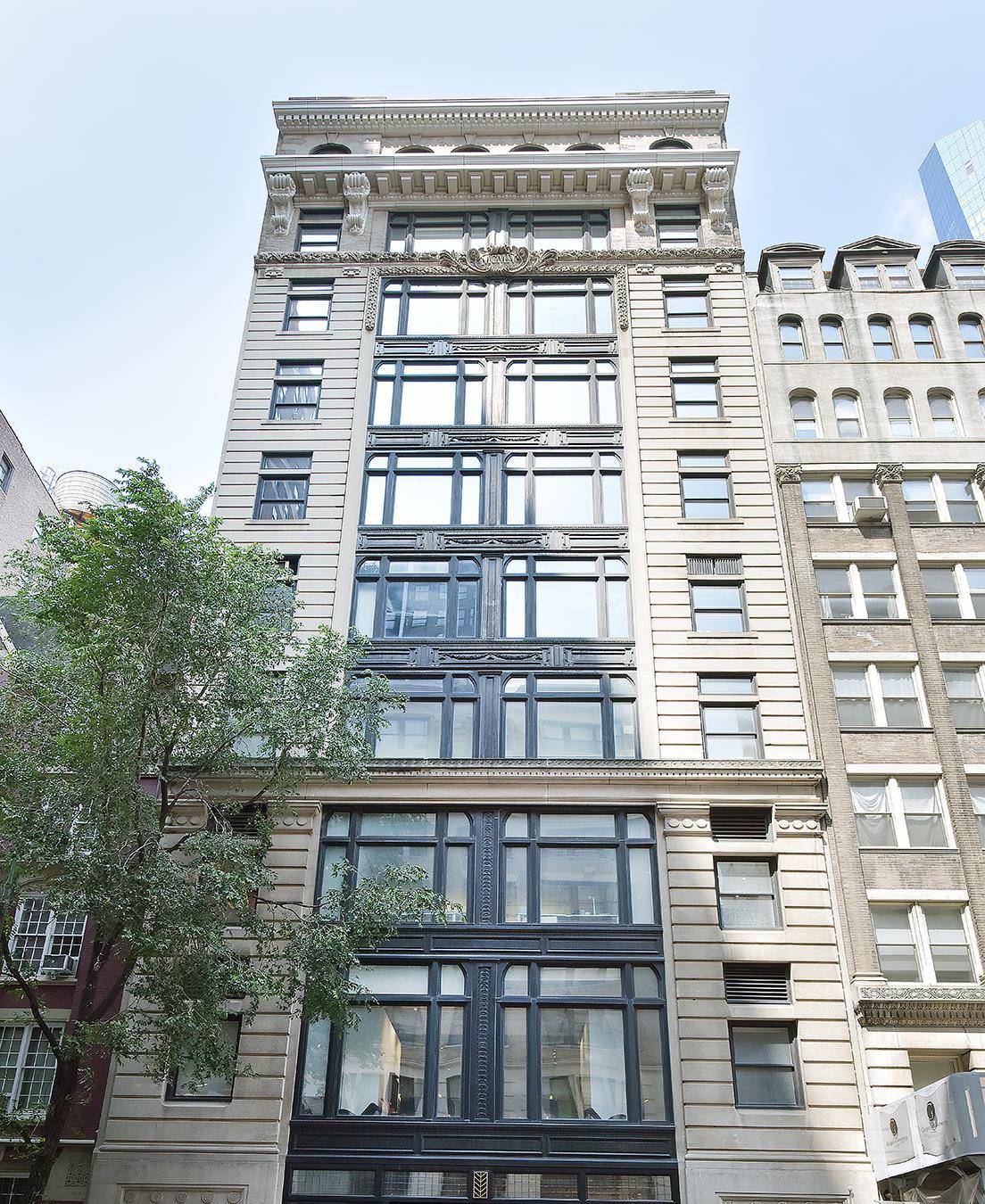 Tiffany & Co. extends lease in Flatiron District