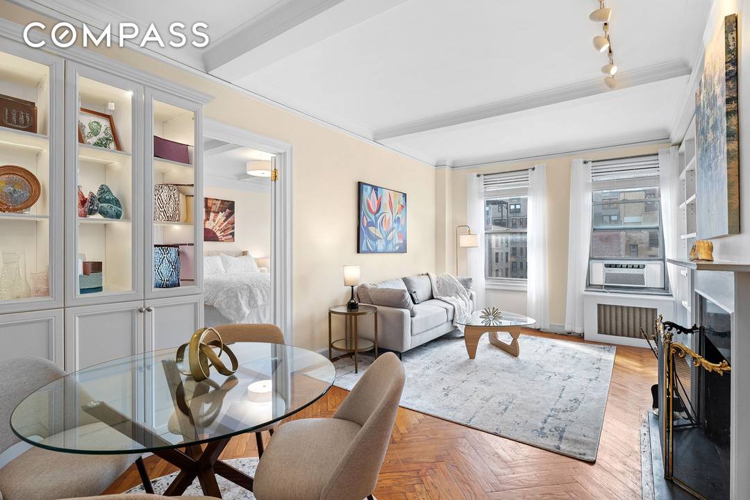 This Carnegie Hill residence captures light from morning to evening, with eastern sunrises and western sunsets filling the home throughout the day.