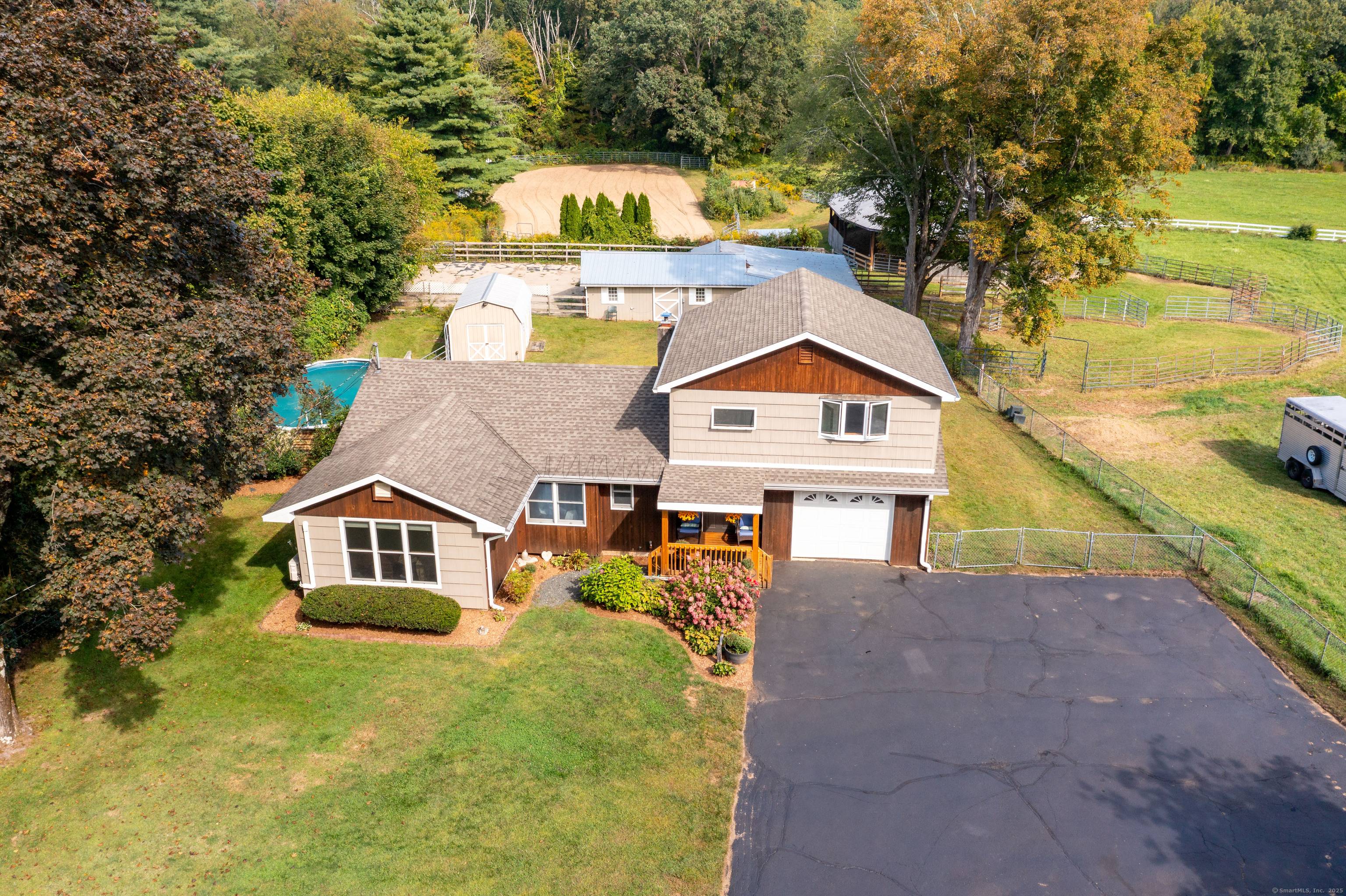 Ever dreamed of having your horses at home ?