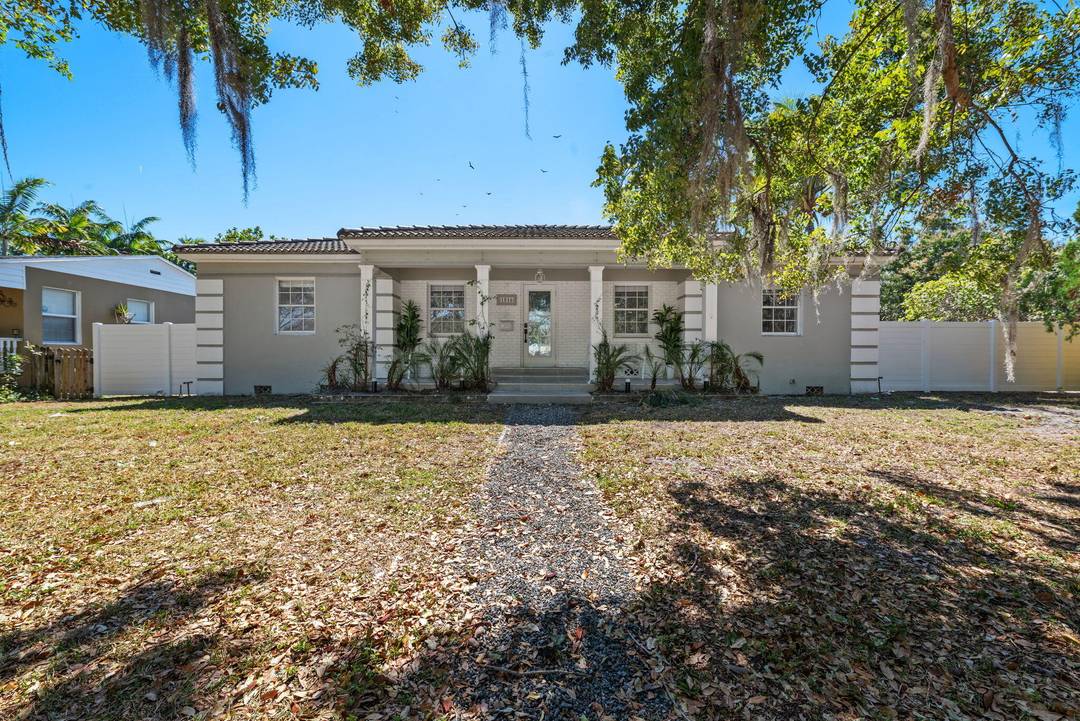 STUNNING 16, 357 SQ FT ESTATE AT 1516 JEFFERSON ST, HOLLYWOOD, FL 33020 !