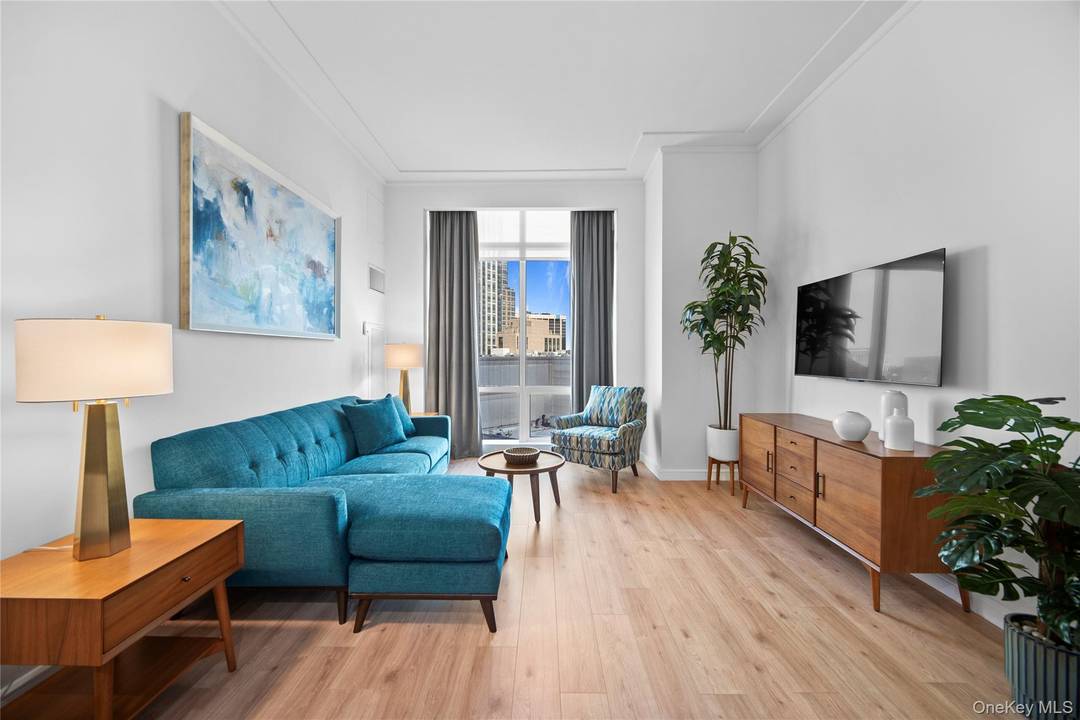 Rare Investment amp ; Living Opportunity at The Ritz Carlton Residences, White Plains This move in ready, fully renovated unit at The Ritz Carlton Residences offers a unique opportunity to ...