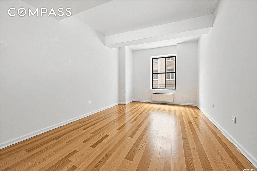 Spacious 660 SF luxury condo loft with soaring 10.