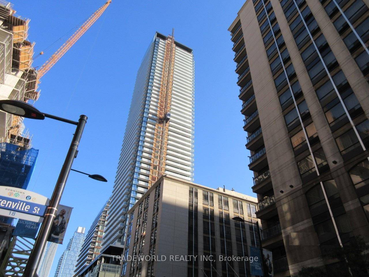 Great Location Luxury Condo With West View One Bedroom amp ; Den Plus Large Balcony Functional Layout Steps To Subway Station Close To Universities, Shopping, Dining, Banks amp ; Financial ...