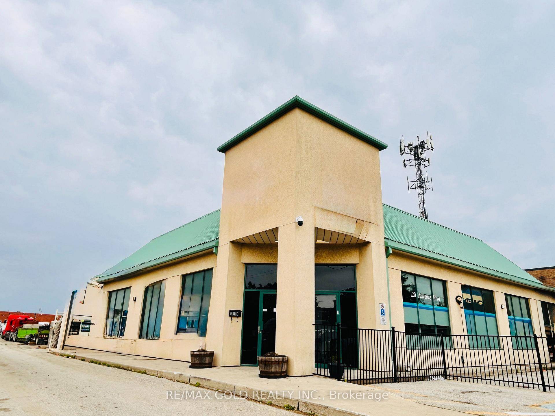 Excellent opportunity to be your own boss with this versatile commercial space !