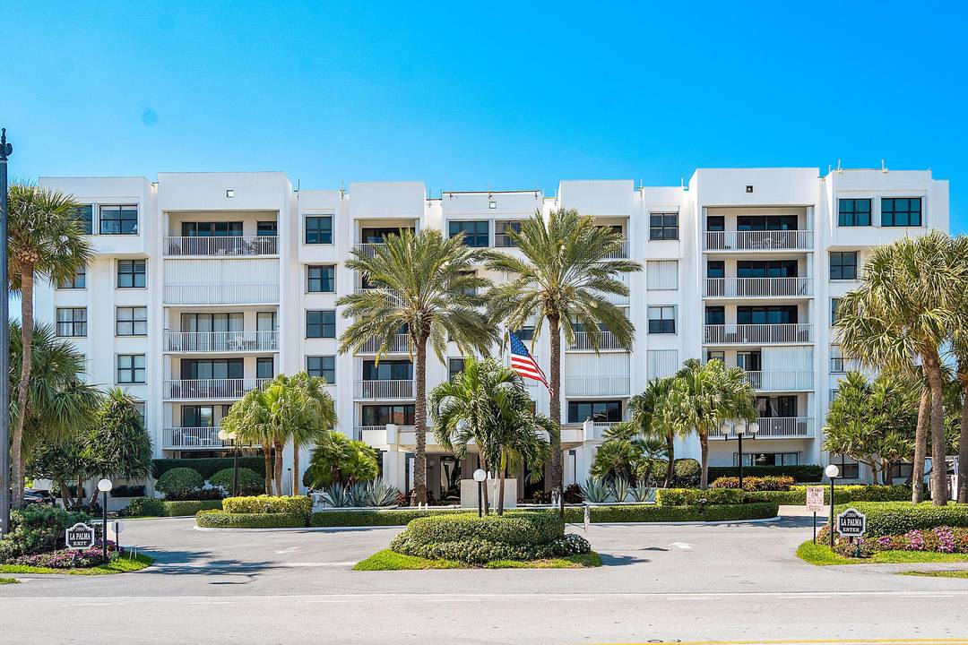 Nestled in the heart of Palm Beach, Unit 516 at 2860 South Ocean Boulevard offers the perfect blend of coastal elegance and everyday comfort.