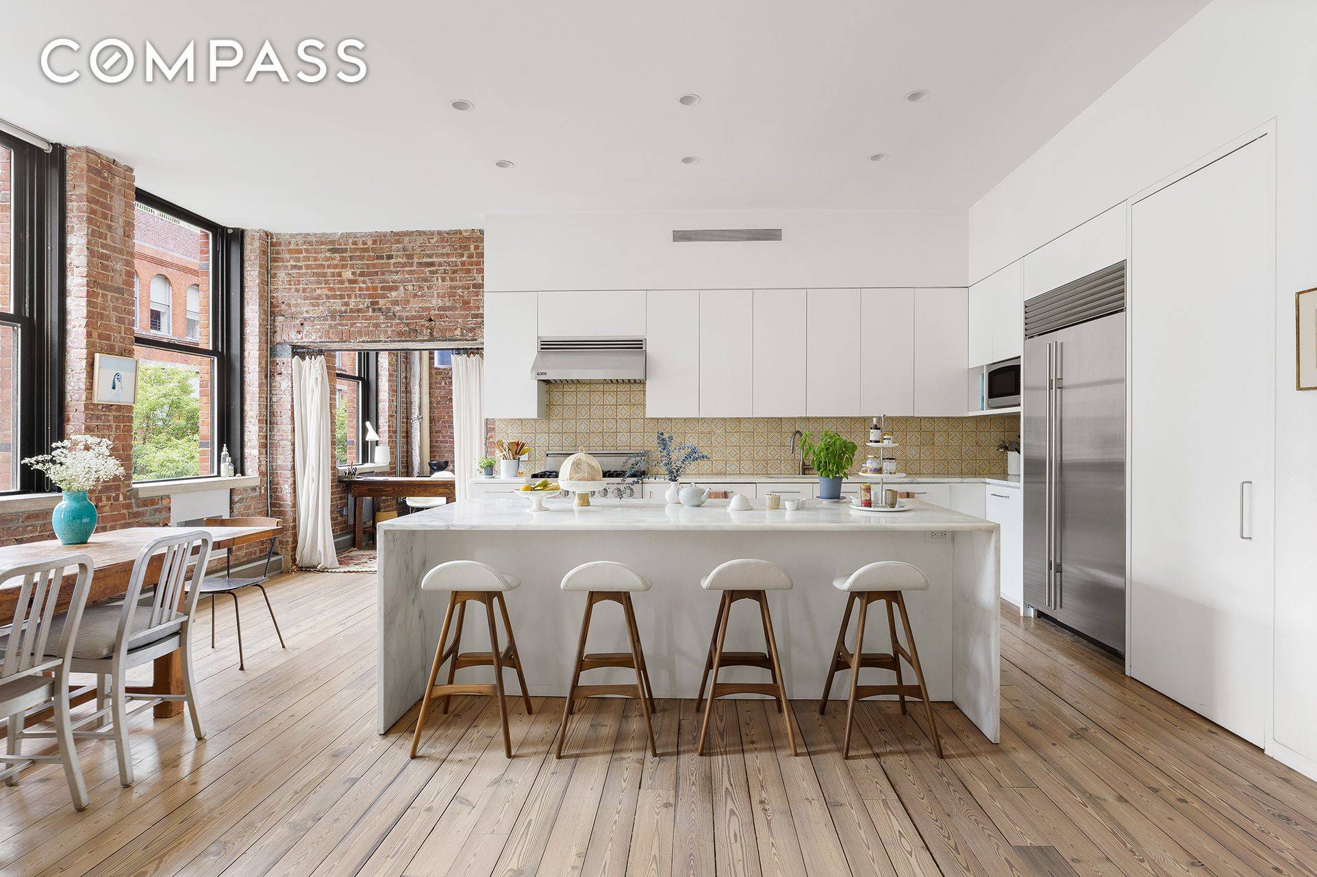 Presenting 525 West 22nd Street, 3AF, a rare combination loft spanning nearly 6, 000 square feet in The Spears Building, one of West Chelsea s original full service condominium buildings.