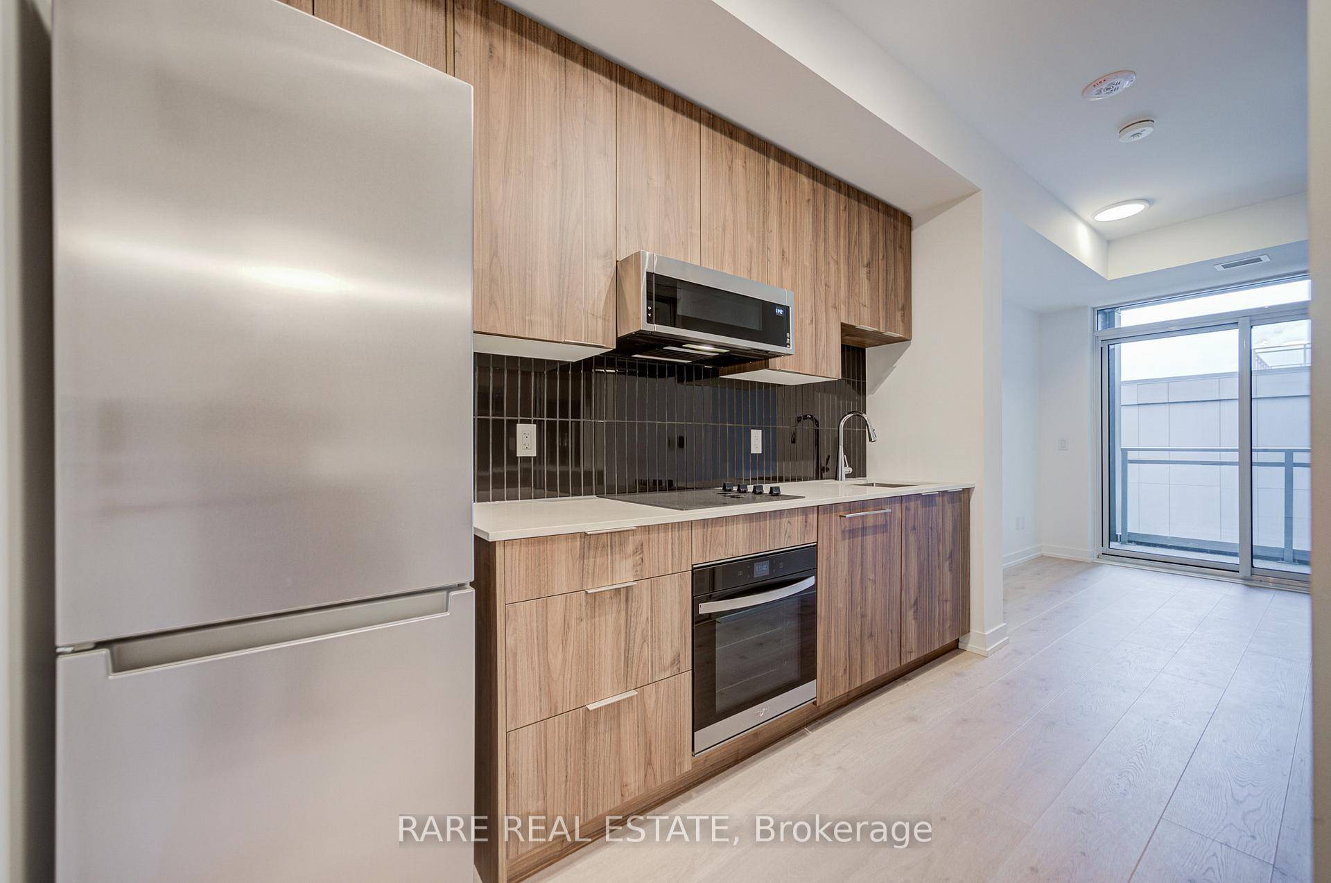 Experience modern luxury at The Saw Whet Condos a 6 storey midrise community by Caivan Communities, nestled in Oakville's prestigious Glen Abbey neighbourhood.