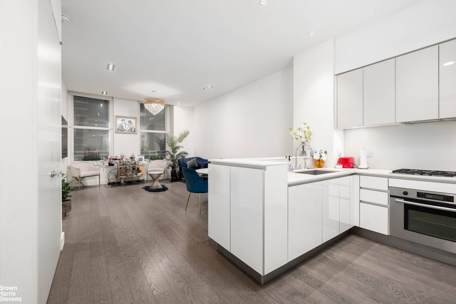 ABSOLUTE LUXURY LIVING IN THE HEART OF FIDIA storied Italian Renaissance landmark building across from the New York Stock Exchange, The Broad Exchange condominium is the epitome of classically elegant ...