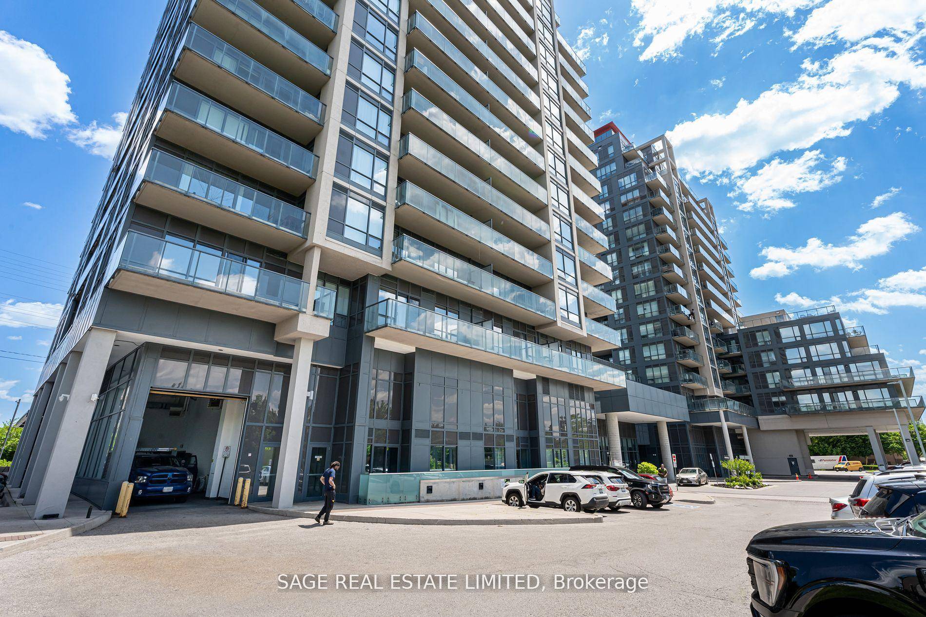 Luxe living in the 905 ! Ready to start your summer in amenity and commuter heaven ?