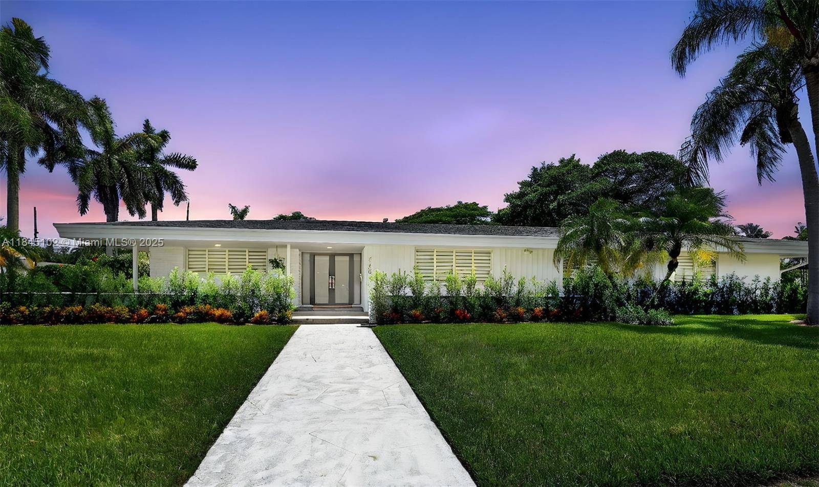 This exquisite beautifully updated 4BD 4BA residence, located in prestigious North Palmetto Bay steps away from Pinecrest, sits on a sprawling 18, 000 sq ft Corner lot in an upscale, ...