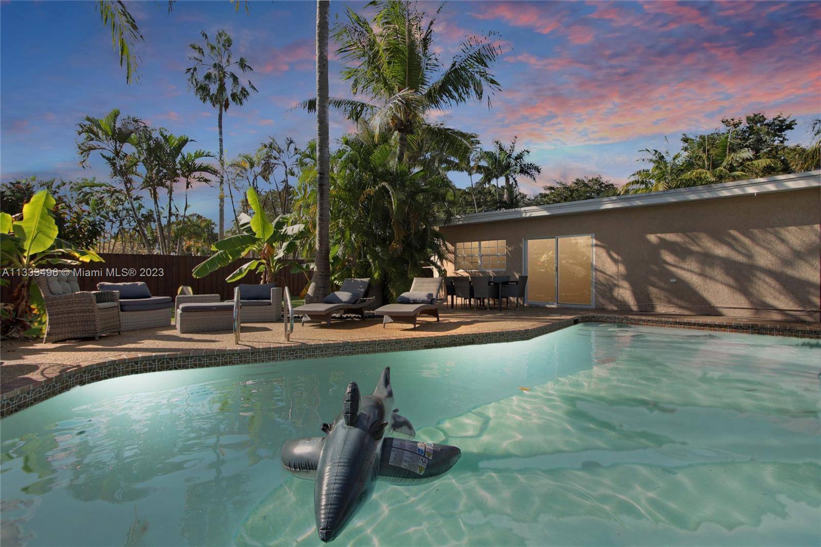 Bring your clothes and enjoy to this spectacular house, Fully furnished Modern House 4 2, fully renovated house with gorgeous backyard, and pool.