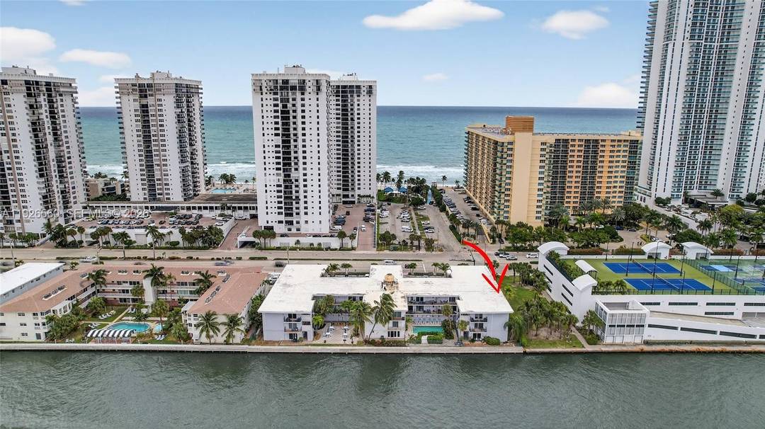 Amazing large 2 bedroom 2 bath unit walking distance to beach.