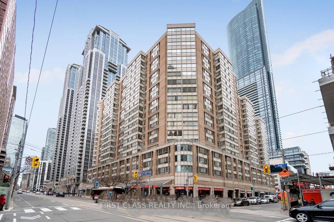 Updated Bright amp ; Spacious 1 2 Condo With an Amazing Layout Includes 1 Locker and 1 Parking In The Heart Of DT Toronto.