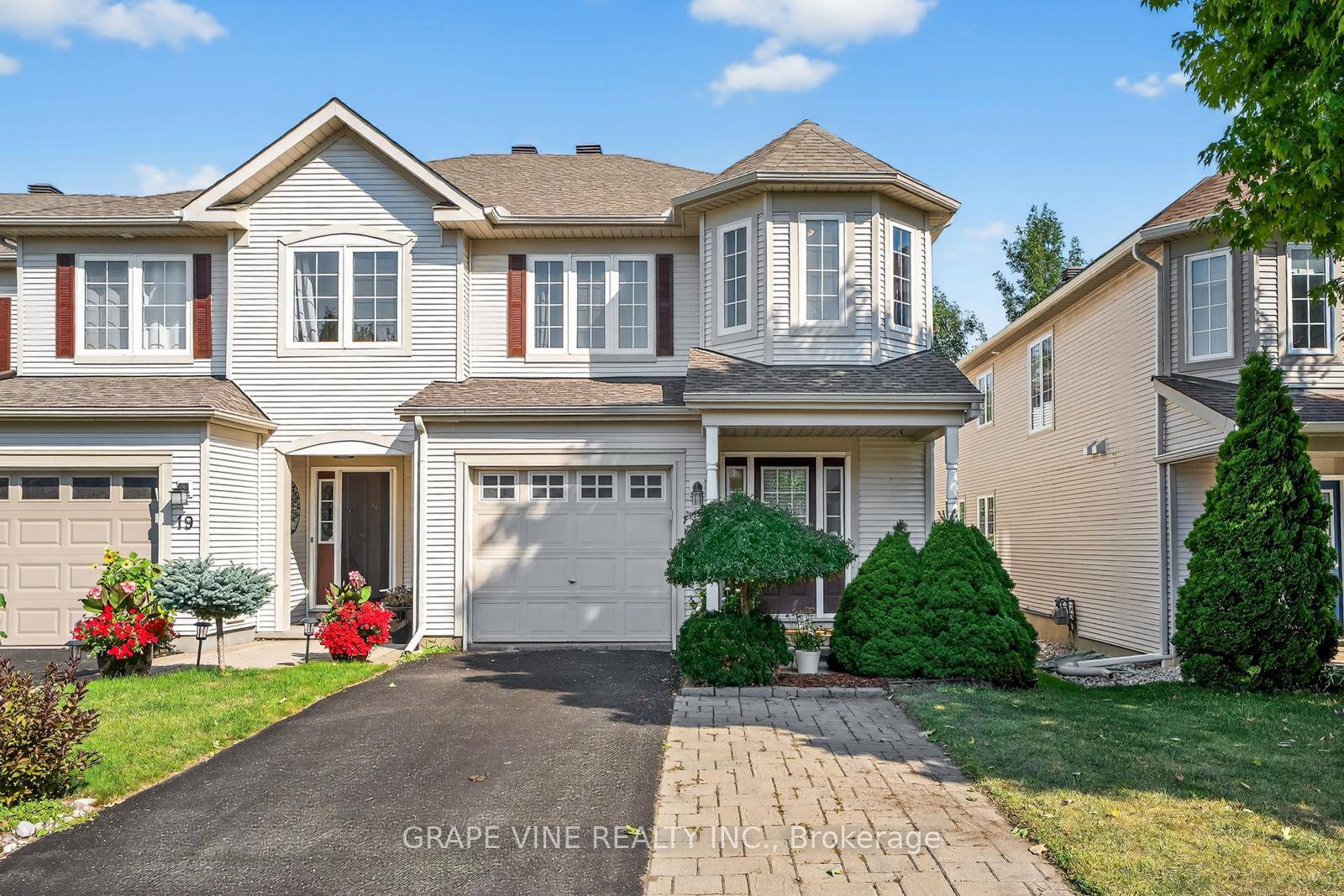Welcome to 21 Fieldberry Private, a spacious townhouse nestled into a quiet tree lined street within the golf course Community of Stonebridge.
