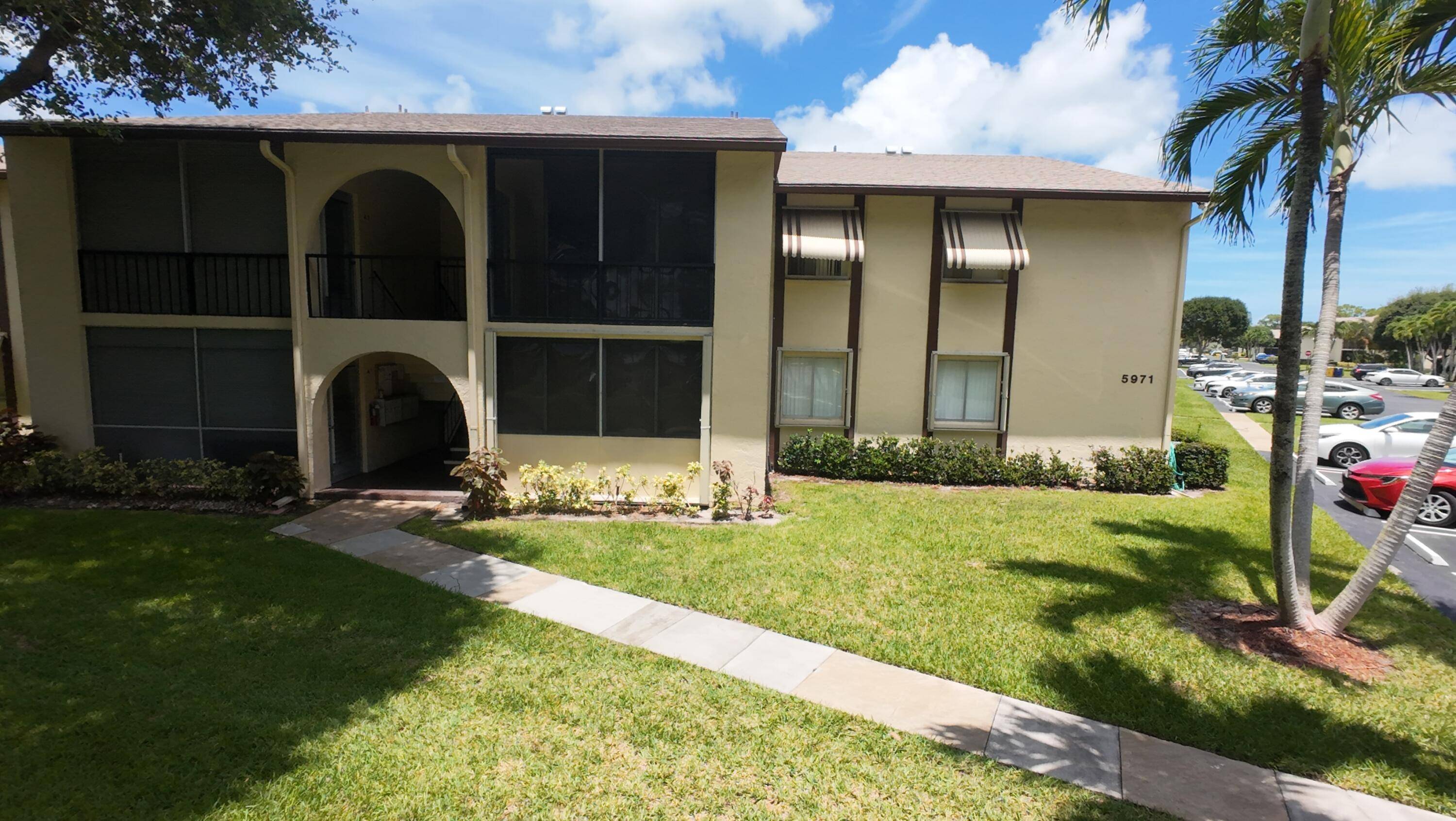 Beautifully maintained 2BR 2BA ground floor unit in a desirable 55 community in Greenacres.