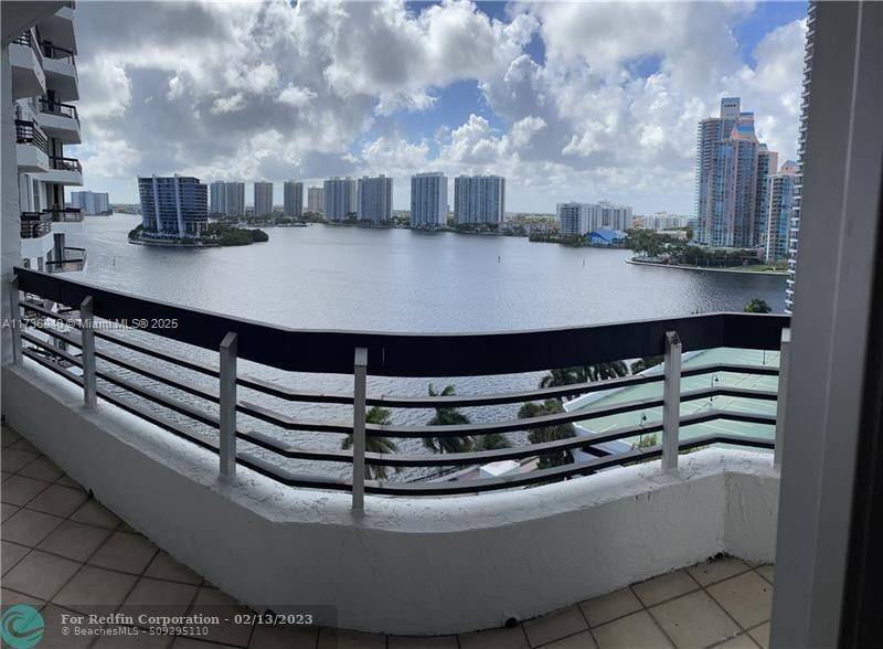 Stunning fully renovated 1 BE 1BA with exquisite finishes on the 14th floor at Mystic Pointe Tower 300 with unobstructed breathtaking view of the bay and intracoastal.