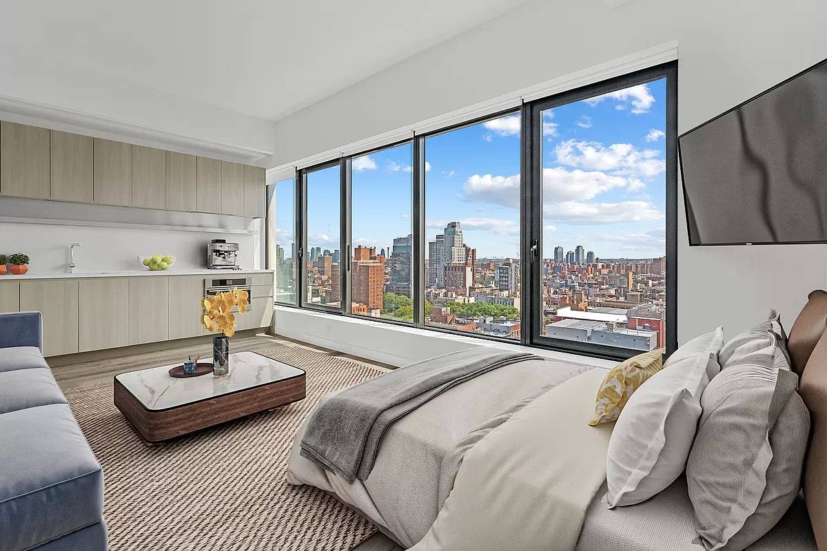 City Views from this studio with unobstructed eastern exposure !