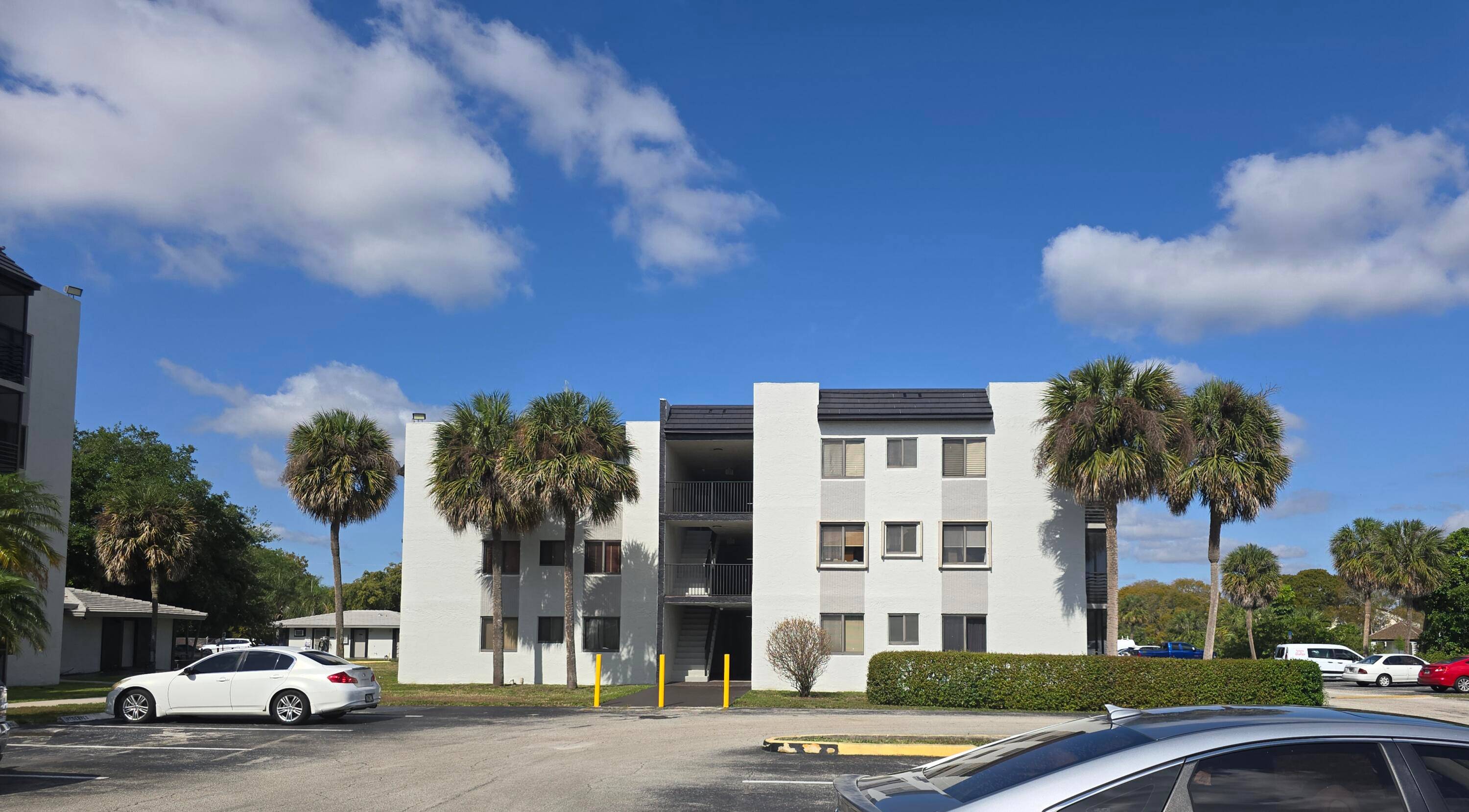 Lowest Priced Unit in the Community Fully Renovated Investor Friendly !