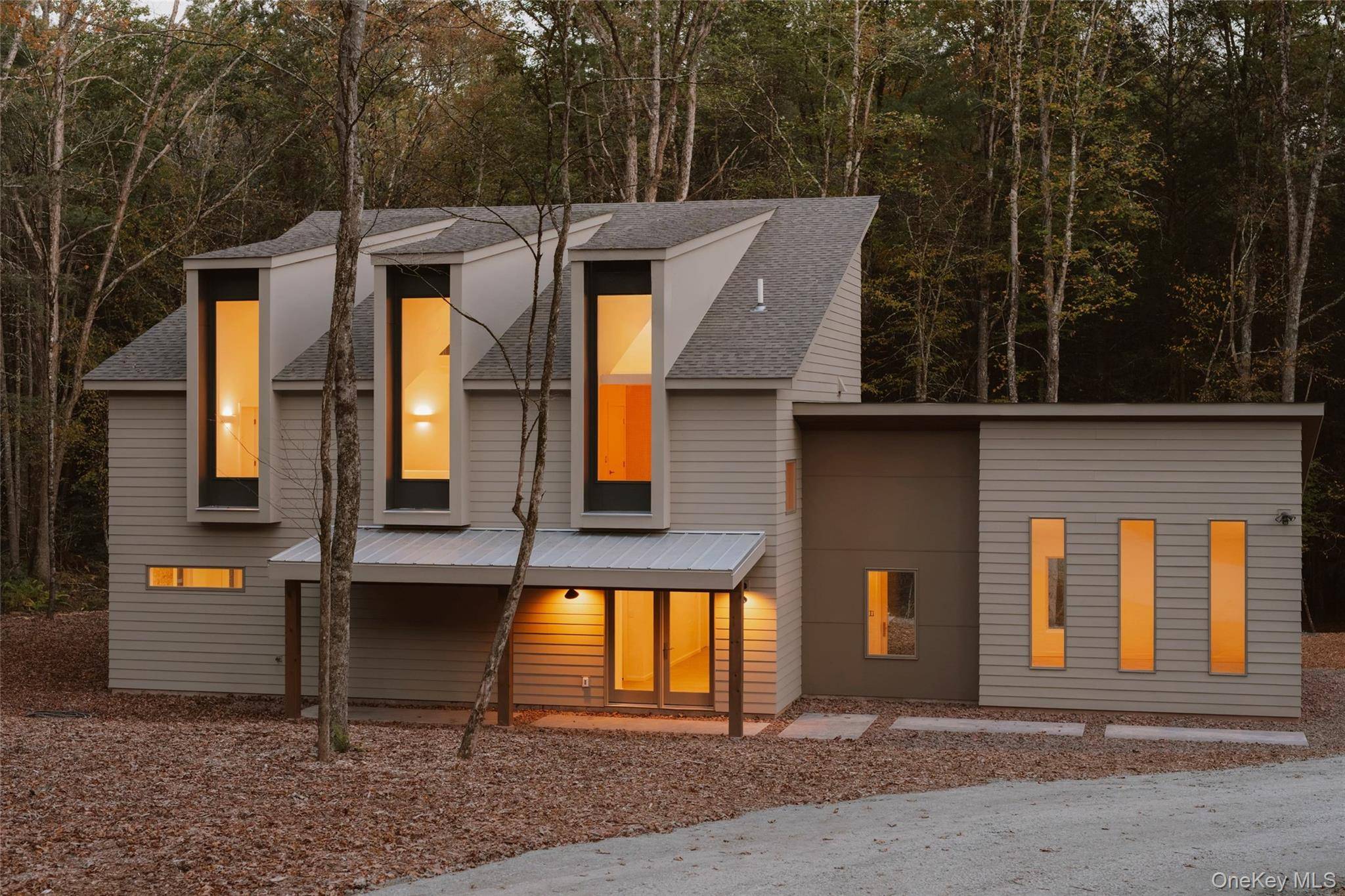 From the creative minds behind Major Jacks and Wishbone, Bear Run is an artful new construction retreat tucked away on nearly 19 acres of meadow and woodland in the western ...