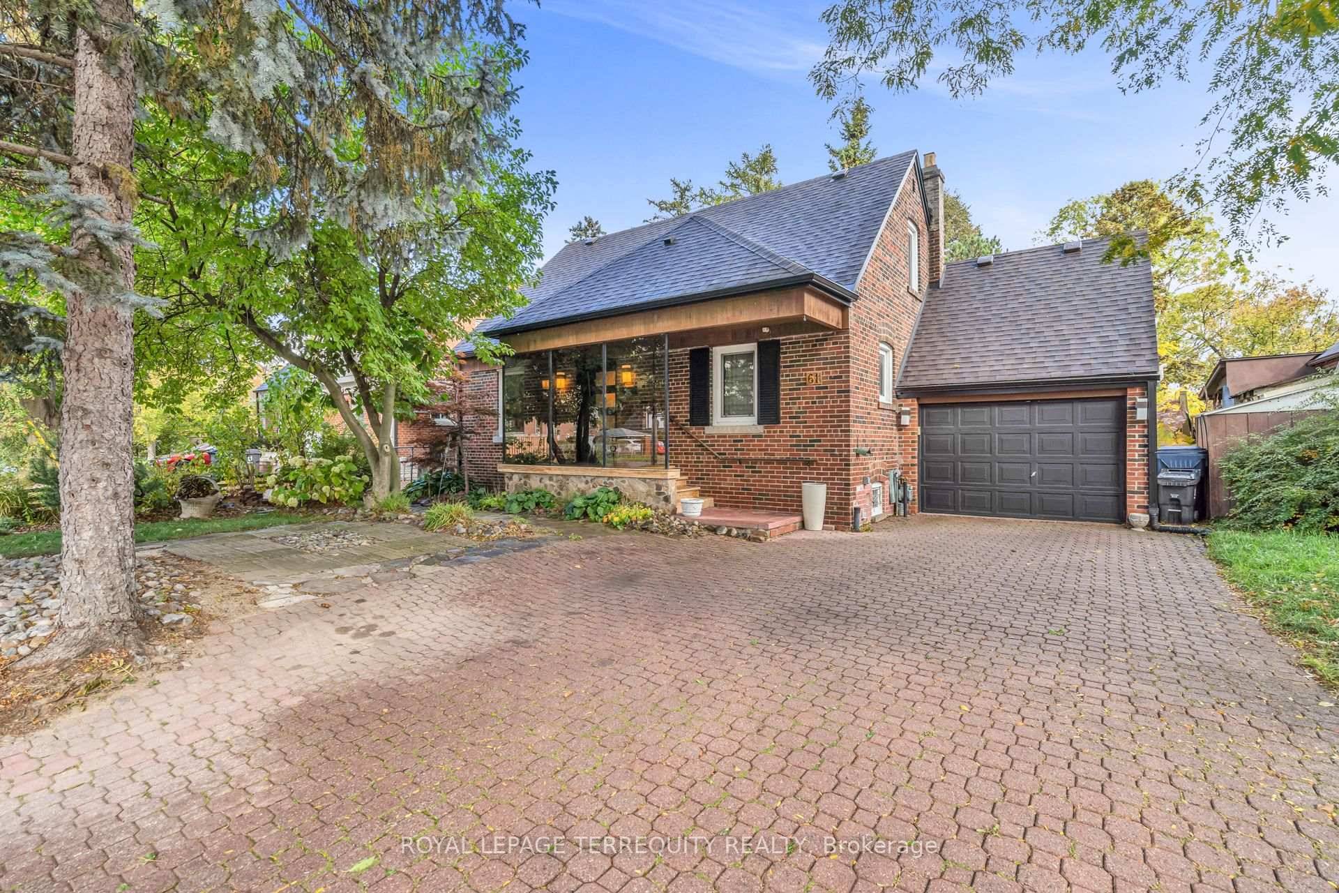 Beautifully Upgraded Toronto Home on a Massive 50x387ft Ravine Lot !