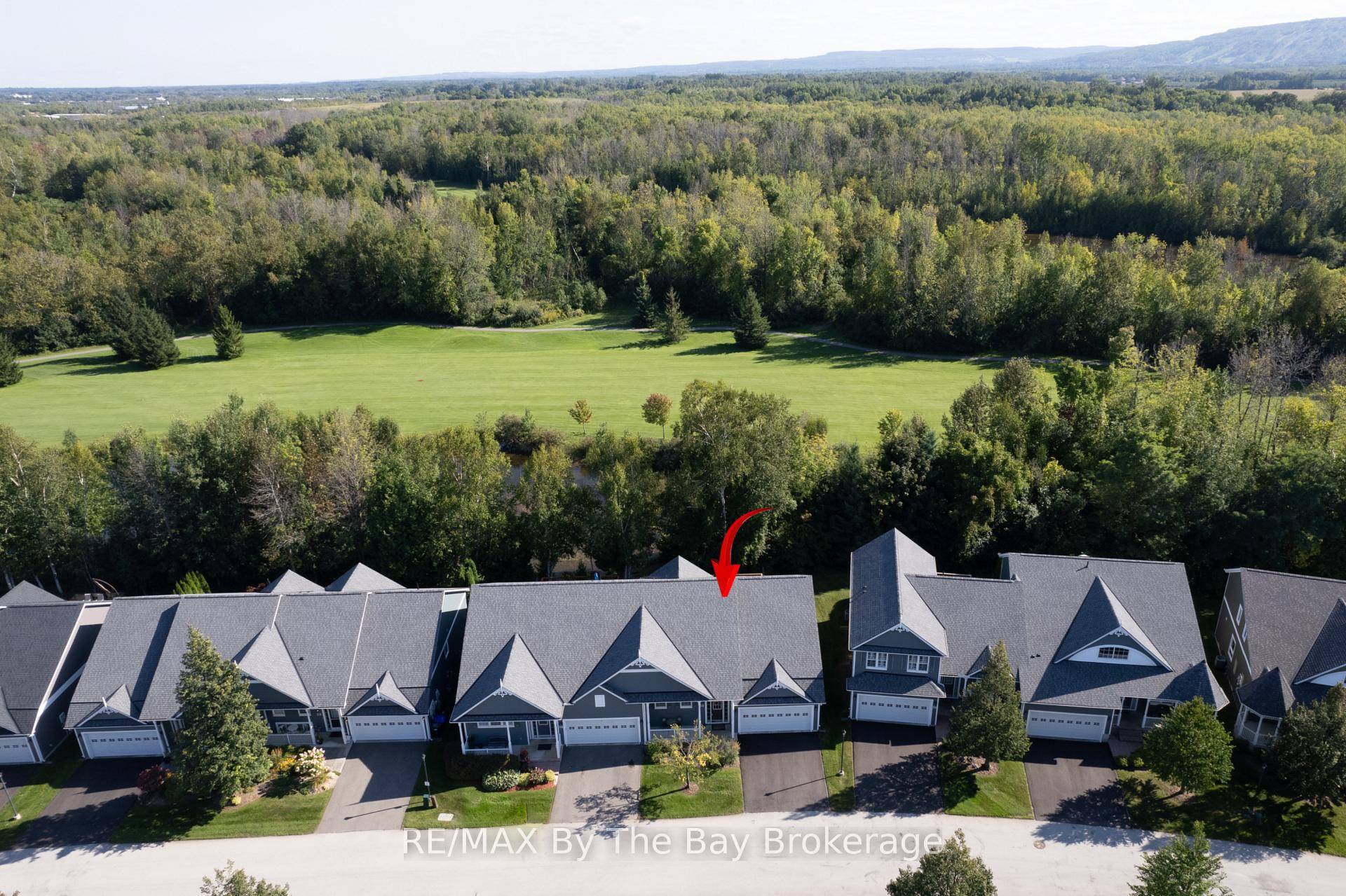 SEASONAL SKI SEASON LEASE FROM MID DECEMBER END OF MARCH Meticulous Bungalow Located in the Prestigious Briarwood Community.