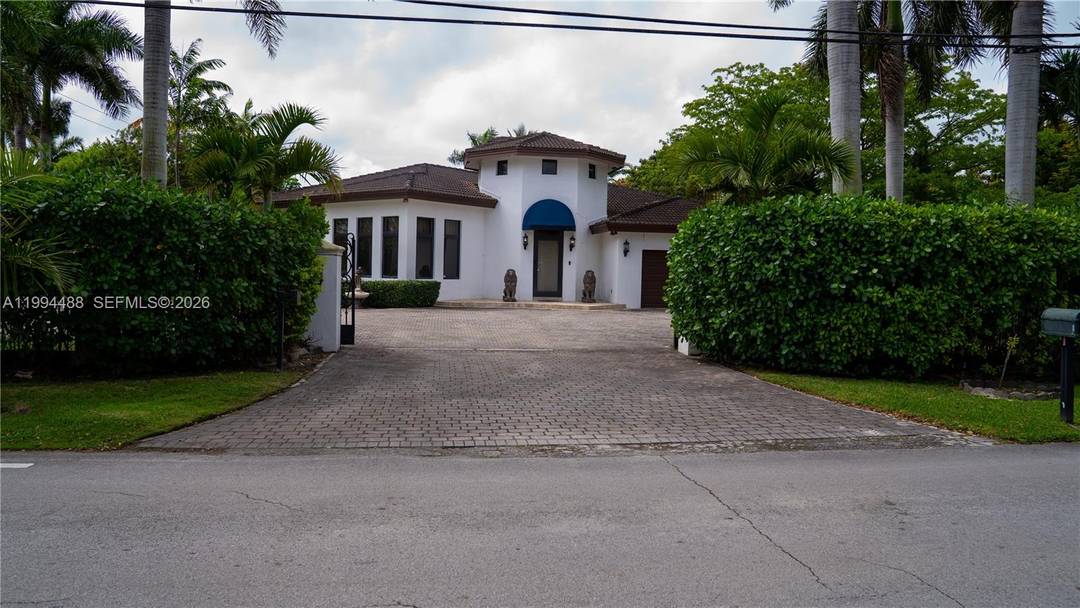 Magnificent estate located in a wonderful and sought after area !
