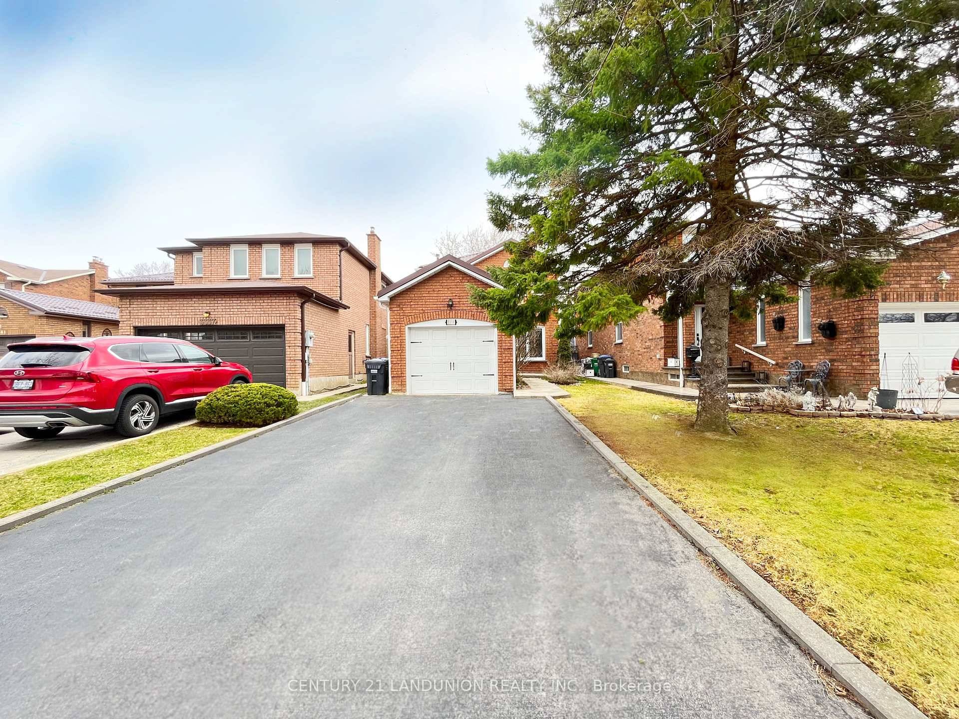 Lovely Upgraded Family Home In The Awesome Neighborhood Of Erin Mills.