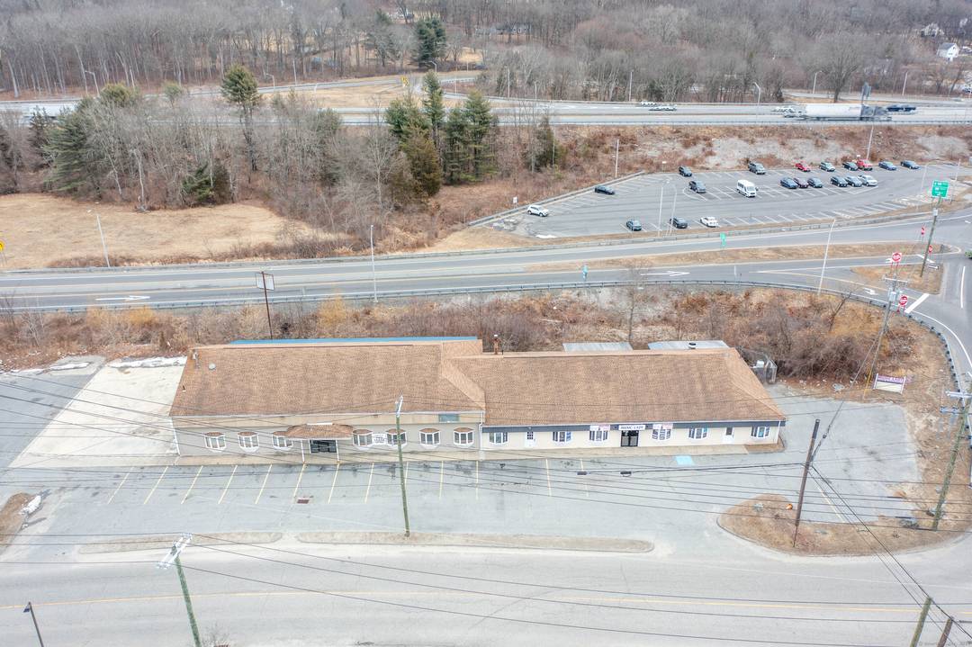 Prime Commercial Property Off I 395 in Moosup, CT Property Overview Size Over 8, 000 sq ft Location Strategically positioned just off Interstate 395 in Moosup, Connecticut, ensuring excellent visibility ...