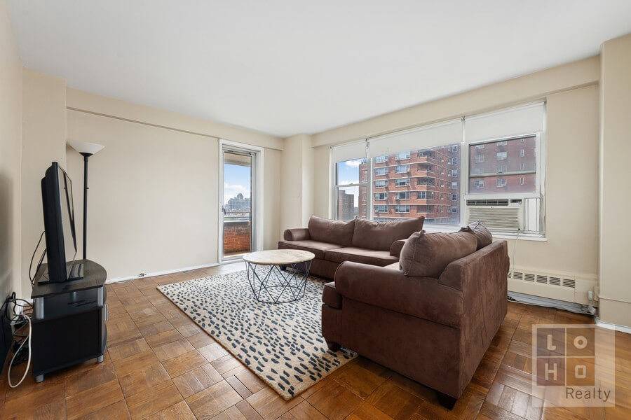 High floor, spacious 2 bedroom balcony apartment with western views AND great renovation potential !