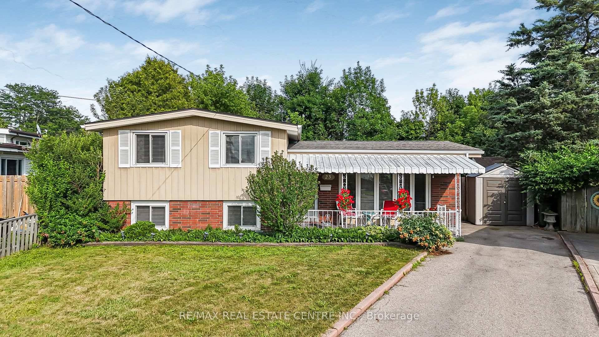 Welcome to this charming and spacious 3 level Side split, ideally situated on a 34 x 129 ft pie shaped lot in a quiet, family friendly neighbourhood.