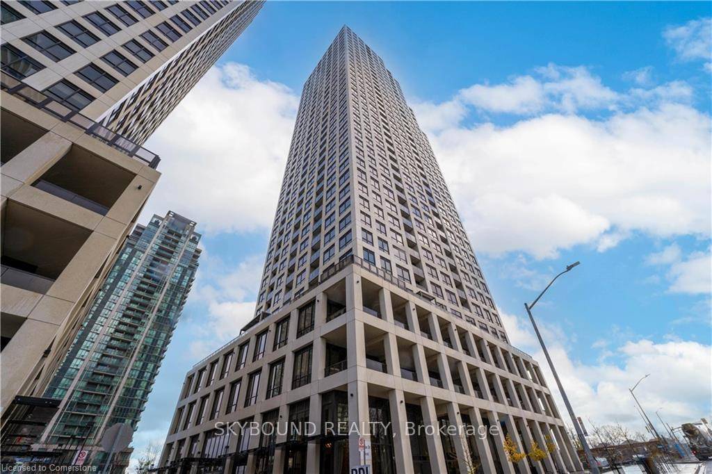 Beautiful Condo apartment in Edge tower, Located in the heart of Mississauga, Walking distance to Sq 1 shopping mall, library, art centre, main bus terminal, Easy access to Qew amp ...