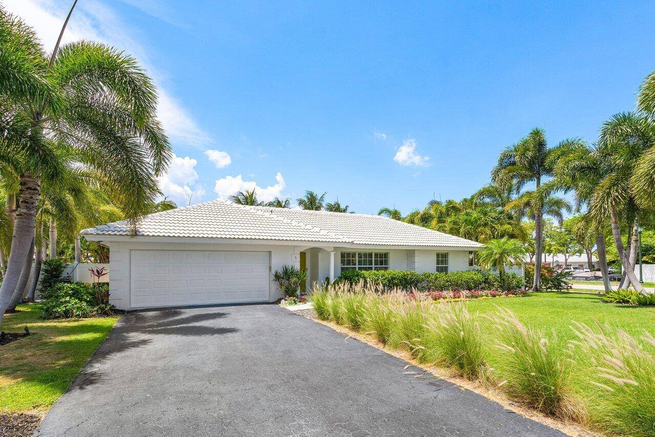Fully Furnished 3BR 2BA Renovated Home with Pool in East Delray Beach !
