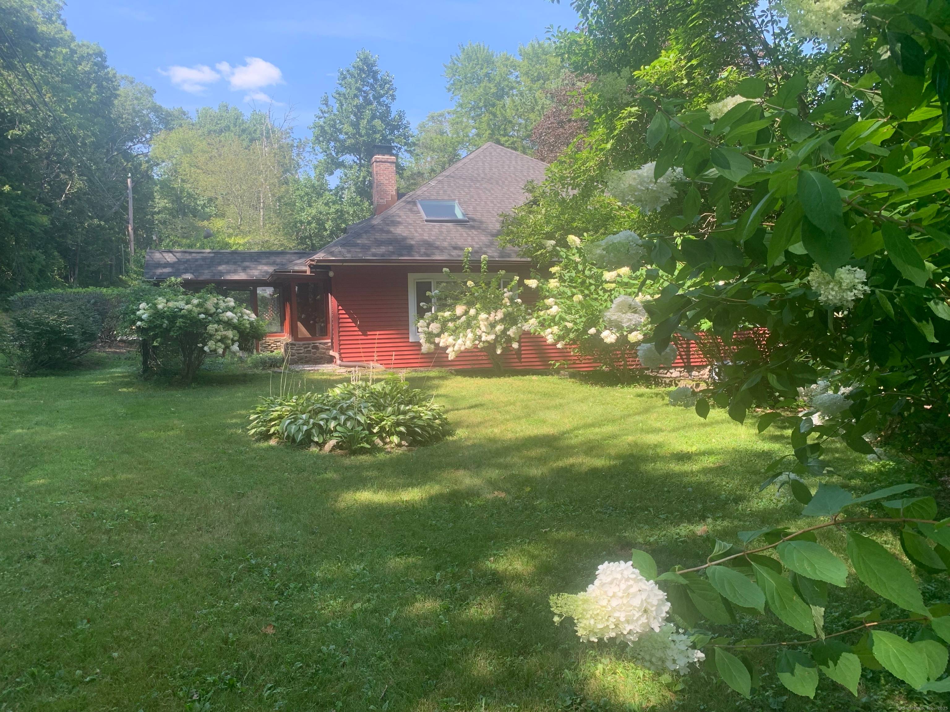 Escape to a private, peaceful, sprawling retreat on a quiet country no through road.