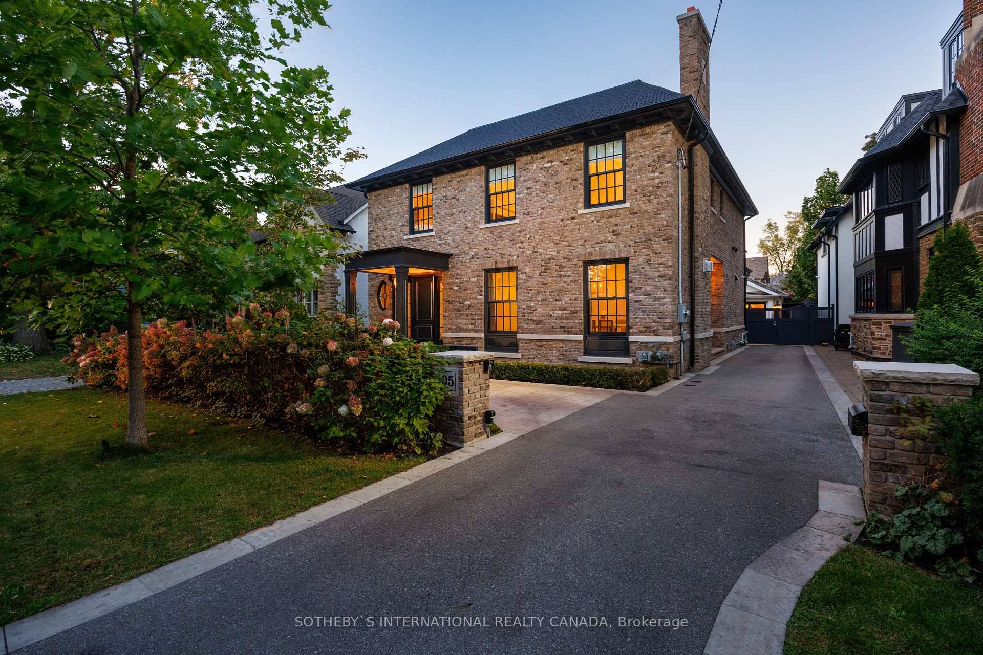 Discover a meticulously crafted residence built by the renowned Gallery Homes, where elegance and functionality come together in perfect harmony.