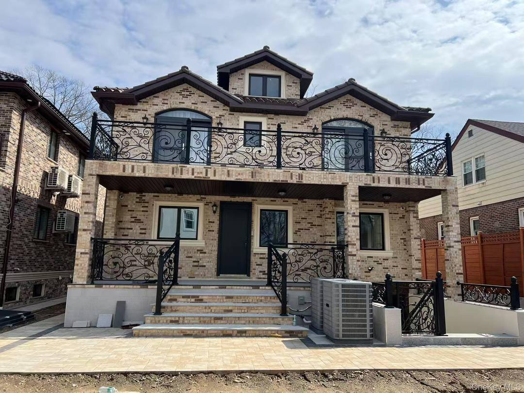 Location Flushing, NY Across from Kissena Park Serene, Park Front Community Single Family Luxury Home 4, 500 Sq Ft Lot Move In Ready Key Features 1.